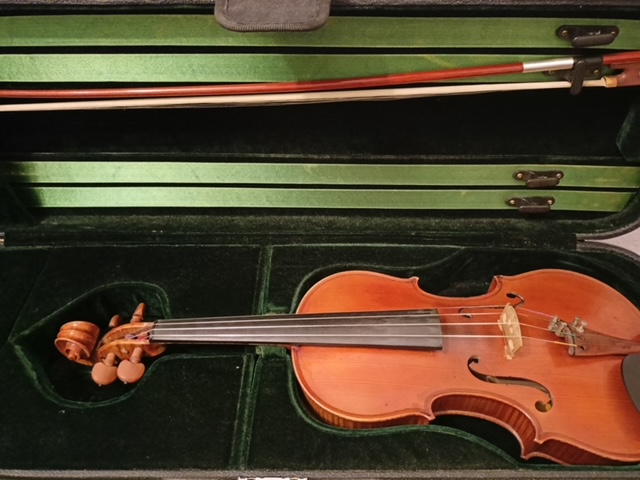  Violín 4/4, fabricado por Mario Gada
